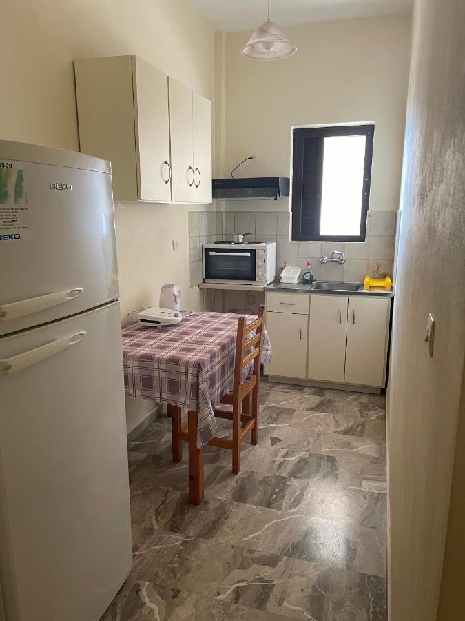 Appartement Finikas à Iria Extérieur photo