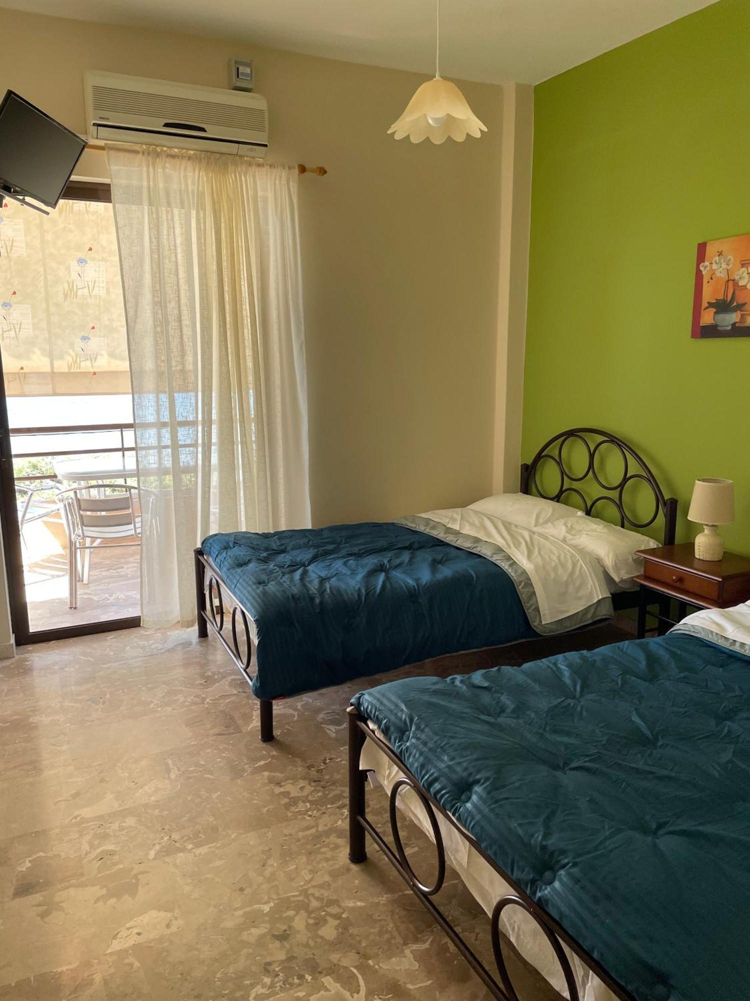 Appartement Finikas à Iria Extérieur photo