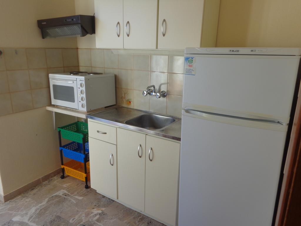 Appartement Finikas à Iria Extérieur photo