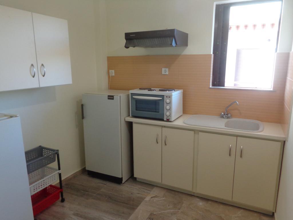 Appartement Finikas à Iria Extérieur photo