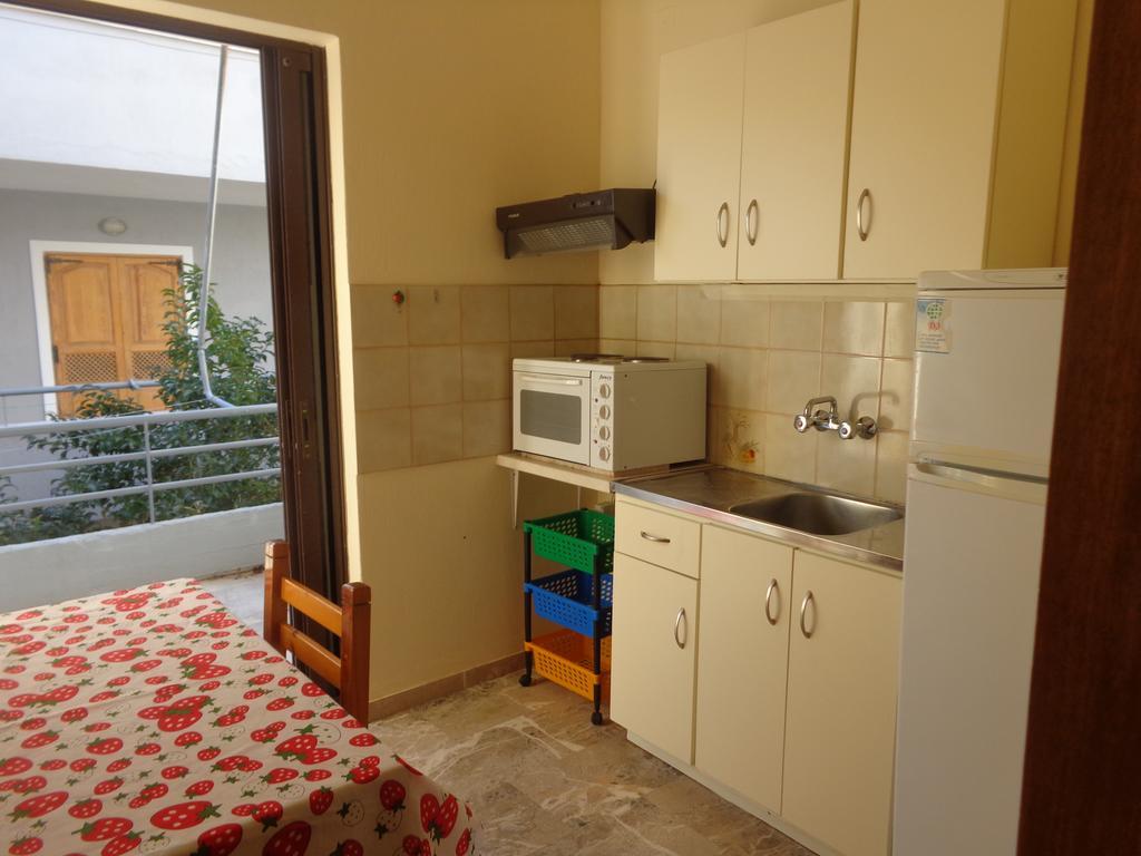 Appartement Finikas à Iria Extérieur photo