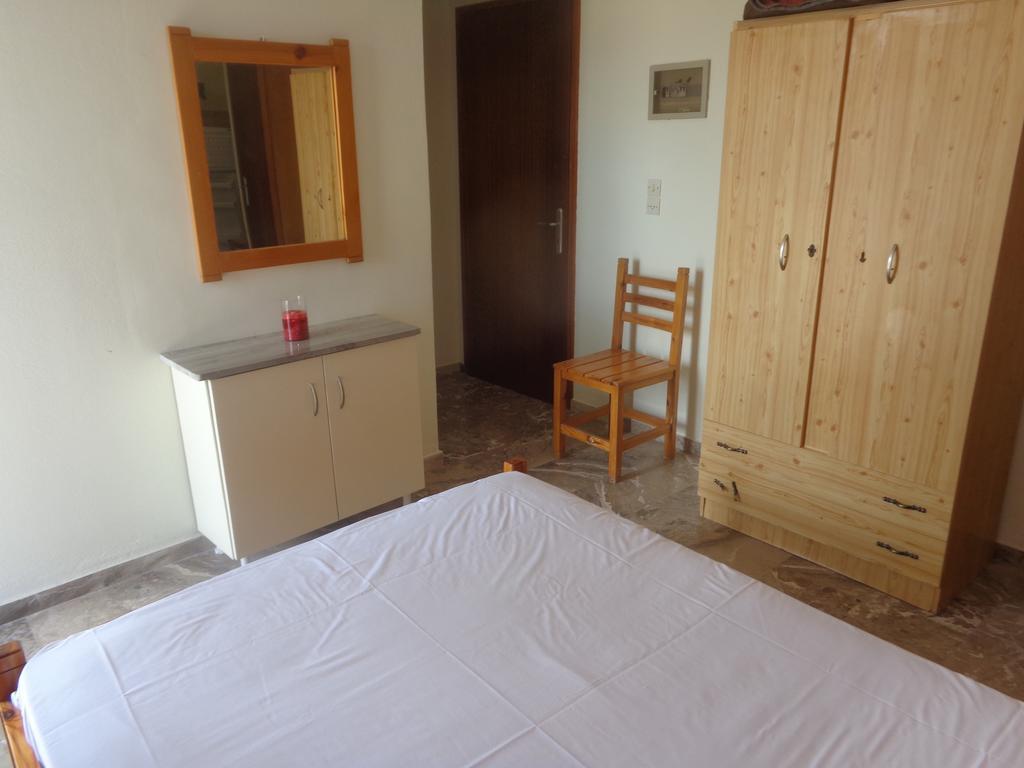 Appartement Finikas à Iria Extérieur photo